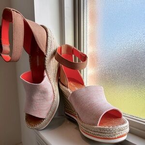 TOMS Wedge Sandals Orange/Tan Size 9.5